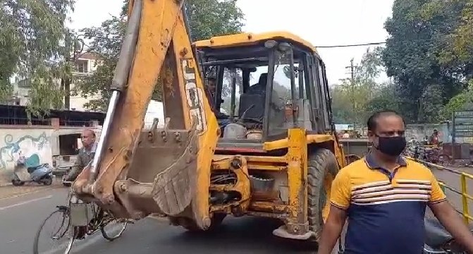 अतिक्रमण दस्ते की कार्रवाई : ऐल्गिन हॉस्पिटल, अंजुमन इस्लामिया स्कूल के सामने गंदगी फैला रहे ठेले-टपरों को हटाया, दी समझाईश 1 WhatsApp Image 2021 12 09 at 4.18.47 PM