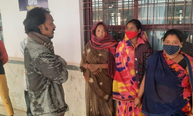 भेड़ाघाट में एम्बुलेंस से टकराया बाइक सवार : पति की दर्दनाक मौत, पत्नी और दो बच्चे बुरी तरह घायल 1 WhatsApp Image 2021 12 10 at 2.05.17 PM