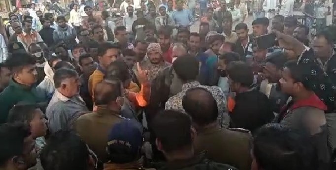 भू माफिया के खिलाफ फिर चला पीला पंजा : 25 लाख रुपए कीमती जमीन को कराया मुक्त, 10 लाख की होटल जमीदोज 2 WhatsApp Image 2021 12 14 at 5.17.21 PM