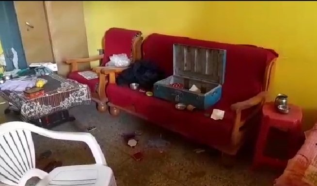 लार्डगंज में बेटी की डिलेवरी करवा रही माँ के घर चोरी : दरबाजा उखाड़कर ले उड़े 2 लाख के जेवरात और नगदी 1 WhatsApp Image 2021 12 15 at 2.29.02 PM 1