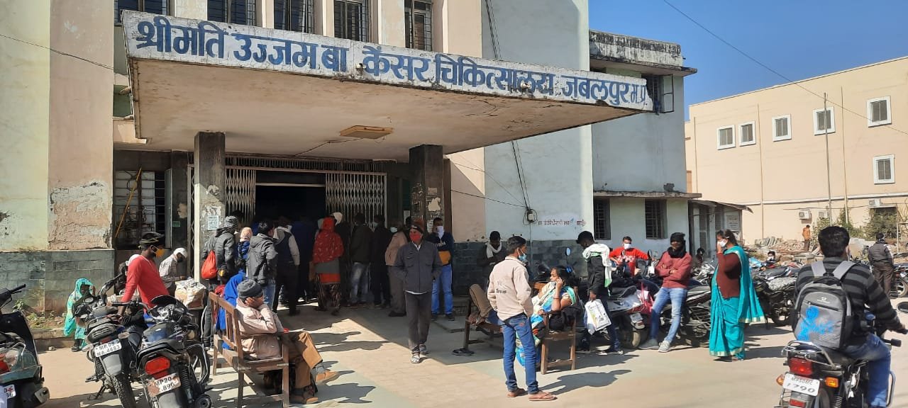 मेडिकल में कैंसर मरीज परेशान : बैठने तक की जगह नहीं, सुनने वाला कोई नहीं 2 WhatsApp Image 2021 12 20 at 11.26.17 AM