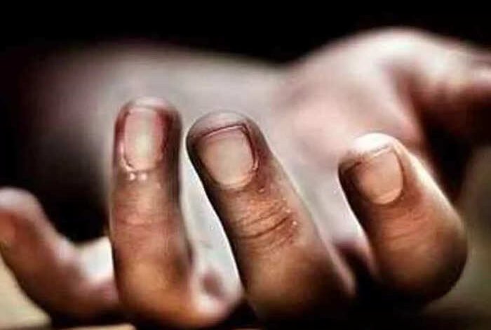 ओमती में ठंड और भूख से वृद्ध ने तोड़ा दम? : ननि नव निर्माण भवन के सामने मिला शव 1 navbharat times