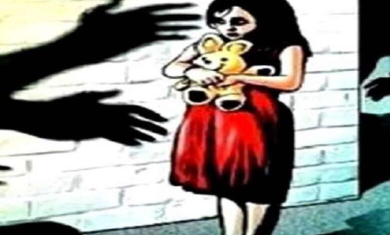 9 साल की बालिका से छेड़छाड़ : अश्लील वीडियो दिखाकर 50 वर्षीय मकान मालिक करता था छेड़छाड़ 1 rape 1487774523 4913161 835x547 m