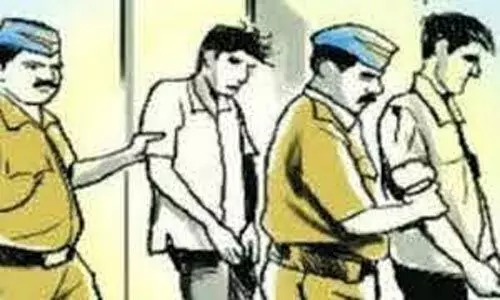 लार्डगंज में 4 चाकूबाजों को पुलिस ने दबोचा : रंजिशन युवक को चाकू से गोदकर हुए थे फरार 1 827429 chakubaj 01 ok