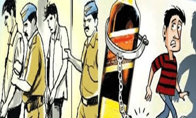 शराब तस्कर पर क्राइम ब्रांच की कार्रवाई :35 हजार की अंग्रेजी शराब बिक्री के लिए रखी थी; पहुंच गई पुलिस 1 Untitled 9