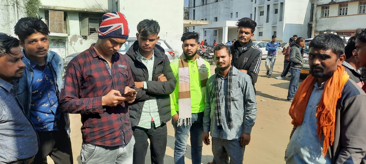 मझौली में कबाड़ी को लोडिड वाहन ने कुचला : खुल गया सिर, कबाड़ लेकर जा रहा था घर, घटना स्थल पर ही तोड़ दिया दम 2 WhatsApp Image 2022 01 03 at 11.40.43 AM