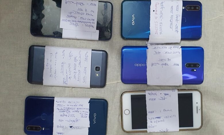 क्राइम ब्रांच ने दो लुटेरों को दबोचा : 1 लाख के 6 मोबाइल जब्त, पूछताछ जारी 1 WhatsApp Image 2022 01 03 at 2.40.40 PM