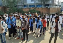 जनरल प्रमोशन की मांग पर अड़े पैरामेडिकल स्टूडेंट्स :रजिस्ट्रार को ज्ञापन सौंपकर कहा- 2019 की परीक्षा 6 जनवरी 2022 को क्यों ? 10 WhatsApp Image 2022 01 04 at 12.33.59 PM