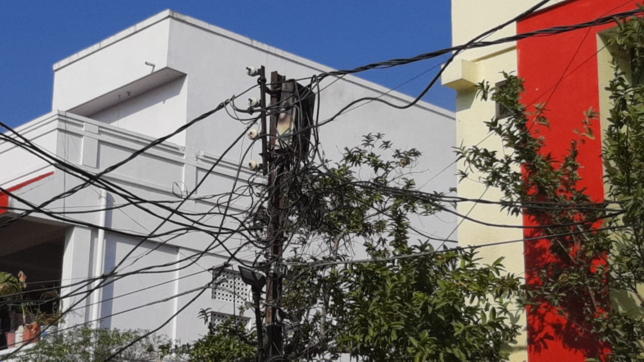 उखरी में स्कूल के पास पोल में ब्लास्टिंग : बाल-बाल बचे राहगीर 2 WhatsApp Image 2022 01 05 at 10.51.02 AM
