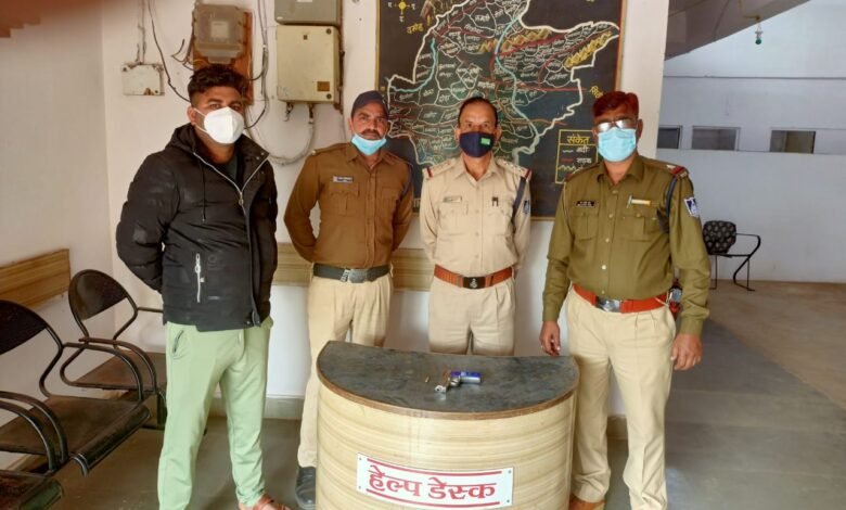 मझौली में पिस्टल और कारतूस के साथ बदमाश को दबोचा : वारदात को अंजाम देने जा रहा था आरोपी, पूछताछ जारी 1 WhatsApp Image 2022 01 06 at 1.26.52 PM