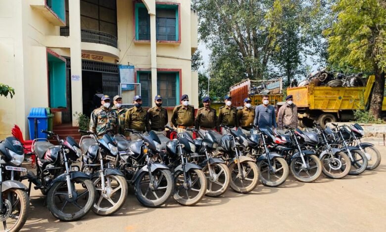 पनागर में शातिर चोरों से 12 बाइक जप्त :नकली चाबी लगाकर उड़ा लेते थे वाहन 1 WhatsApp Image 2022 01 24 at 12.50.32