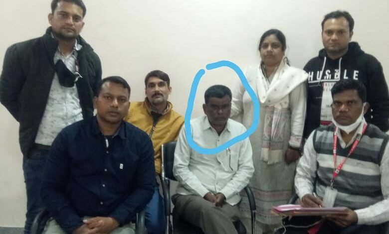 पटवारी को सात हजार रुपये की रिश्वत लेते लोकायुक्त की टीम ने पकड़ा 1 WhatsApp Image 2022 01 31 at 17.44.34