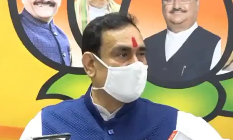 मध्यप्रदेश में कोरोना : बिना मास्क पेट्रोल-डीजल नहीं, मेला रद्द, पैसेंजर नहीं मिलने से 3 फ्लाइट निरस्त 1 narotam mishra 1641539897