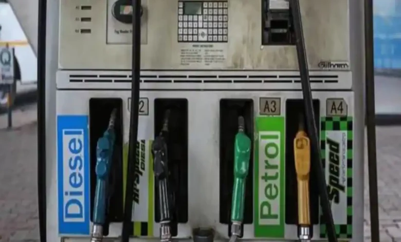लुटने से बच गया मेहता पेट्रोल पंप : तोडफ़ोड़ कर लगा दी आग 1 petrol pump machine 1613539903