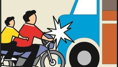 बेटी को कोचिंग लेकर जा रहा था पिता : कार चालक ने मारी टक्कर, मासूम घायल 7 04 02 2022 accident bike truck front