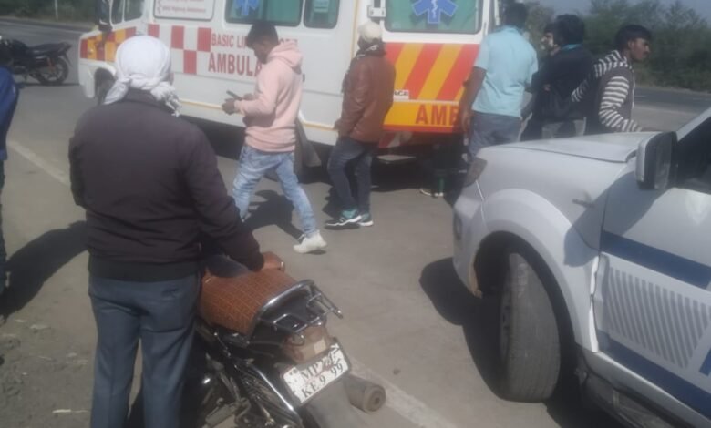 बरेला टोल नाके में वृद्ध के पैरों से गुजर गयी तेज रफ्तार बाइक : हालत नाजुक 1 WhatsApp Image 2022 02 06 at 12.16.17 PM