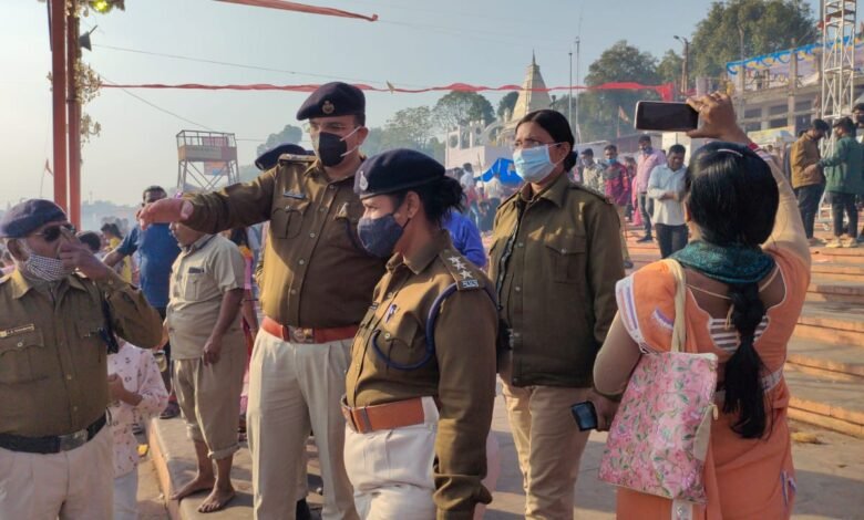 माँ नर्मदा प्रकटोत्सव : पुलिस कप्तान ने भ्रमण कर देखी व्यवस्थाएं, दिए आवश्यक निर्देश 1 WhatsApp Image 2022 02 08 at 5.02.07 PM