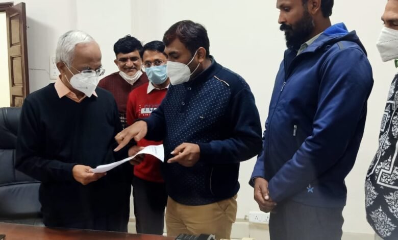 मेडिकल कर्मचारियों की डीन को चेतावनी, आयुष्मान योजना राशि का वितरण बराबर से नहीं हुआ तो होगा आंदोलन 1 WhatsApp Image 2022 02 10 at 19.35.29