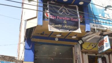 पेराडाइज होटल में पकड़े गए युवक-युवतियां : पुलिस को देखते ही संदिग्ध अवस्था में भागने की कोशिश, पकड़े गए 7 WhatsApp Image 2022 02 14 at 12.46.48 PM