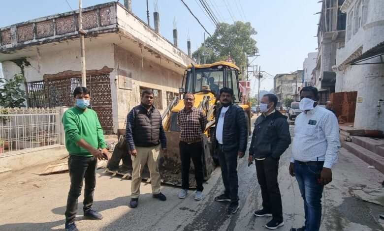 40 साल पुराना जर्जर भवन खतरा बनता उससे पहले तोड़ा गया 1 WhatsApp Image 2022 02 16 at 12.15.48