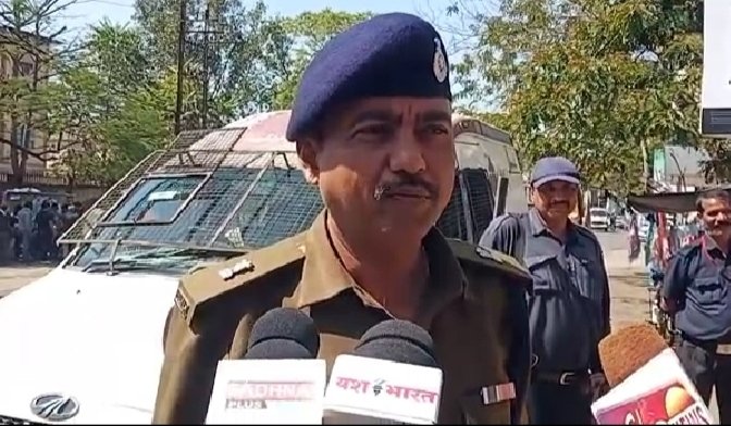 सबक : अब पुलिस के पहरे में एटीएम में लोड होगा कैश 1 WhatsApp Image 2022 02 22 at 2.18.33 PM