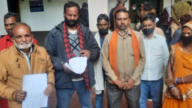 दिन में खाने बैठे तो थालियां हिलती है, सोने के वक्त बम जैसी आवाजें आती है, आप कहो तो गांव छोड़ दें 9 a31fe735 a950 4a27 ad86 7ee2b2811467