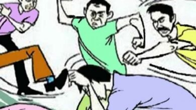 3 सगे भाईयों को लाठी-डंडों से मार-मारकर किया अधमरा : पुरानी रंजिश को लेकर दिया वारदात को अंजाम 8 young man was beaten to death with sticks his condition was critical in azamgarh hospital in mau