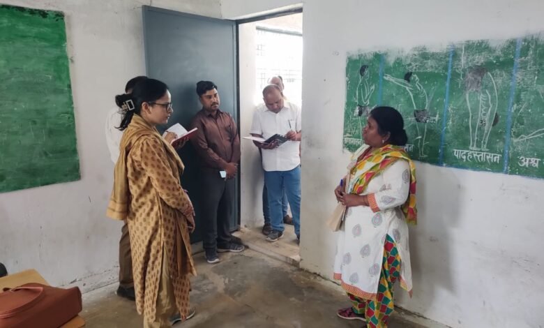 जिला पंचायत सीईओ का पाटन जनपद का दौरा: लापरवाह स्वच्छ भारत मिशन ब्लाॅक समन्वयक को नौकरी से निकालने के आदेश, प्राथमिक-माध्यमिक शाला से दो शिक्षक दो साल से गायब 1 16