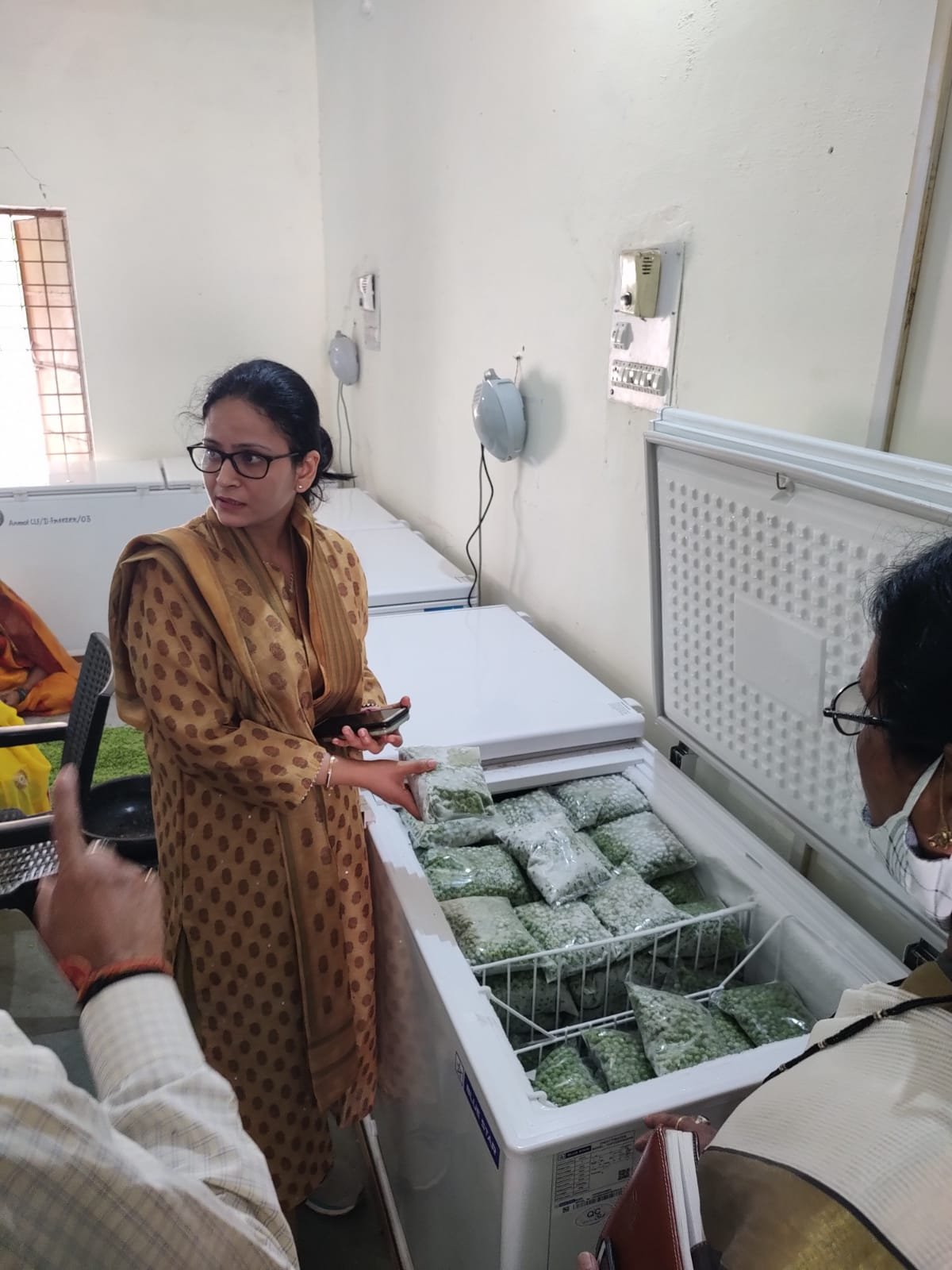 जिला पंचायत सीईओ का पाटन जनपद का दौरा: लापरवाह स्वच्छ भारत मिशन ब्लाॅक समन्वयक को नौकरी से निकालने के आदेश, प्राथमिक-माध्यमिक शाला से दो शिक्षक दो साल से गायब 2 20