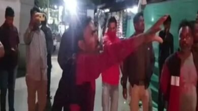 दमोह में लाश को जिंदा करने का ड्रामा:बाबा ने शव से कहा- उठो... मौत को मात दो; पुलिस से बोला- तुम्हारी वर्दी उतरवा दूंगा 9 25