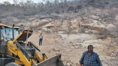 बदनपुर पहाड़ी पर अवैध उत्खनन करते एक जेसीबी और दो ट्रेक्टर जप्त 9 275273898 1015140822409126 5710946405616748318 n