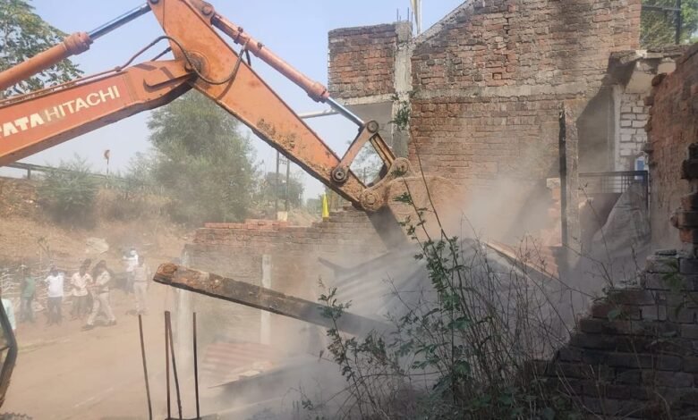 सिहोरा तहसील में आठ स्थानों से हटाये गये अतिक्रमण अवैध कब्जे से मुक्त कराई गई 40 लाख की साढ़े चार एकड़ की शासकीय भूमि 1 277369675 1542372022803801 3847446437264471665 n