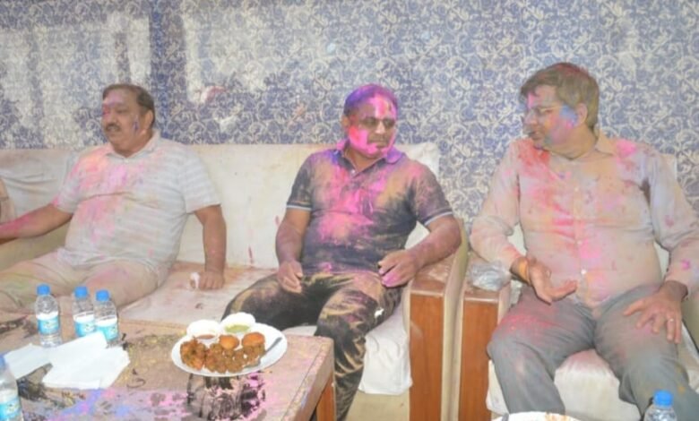 होली उत्सव :कलेक्टर इलैया राजा टी ने मनाया रंगोत्सव ;पुलिस अधिकारियों संग खेली होली 1 IMG 20220319 WA0026