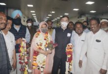 राज्यसभा सांसद विवेक कृष्ण तंखा एवं पंजाब से राजसभा सांसद प्रताप सिंह बाजवा के साथ जबलपुर लौटी यूक्र्रेन में फंसी छात्राएं तो खुशी से झूम उठा पूरा परिवार 11 WhatsApp Image 2022 03 04 at 22.50.25