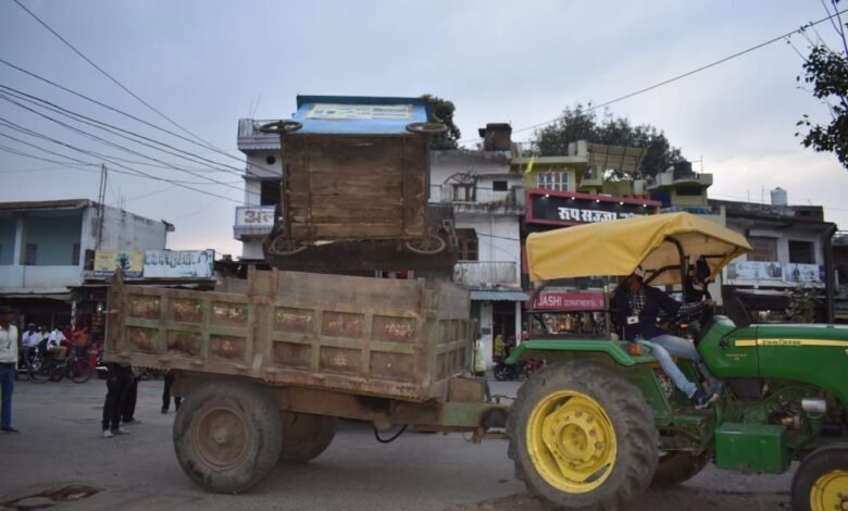 आदर्श मार्केट से दर्शन तिराहा होते हुए बड़ा पत्थर तक के अतिक्रमण हटे सभी को मुख्य मार्ग से अलग कर हाकर्स जोन में किया गया शिफ्ट 1 WhatsApp Image 2022 03 08 at 20.10.28
