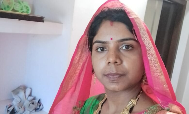 नवविवाहिता ने चुना मौत का रास्ता : दो साल की मासूम के सिर से उठा माँ का साया, कमरे में लटका मिला शव 1 WhatsApp Image 2022 03 11 at 11.54.31 AM