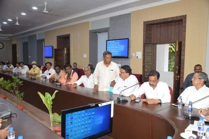 कलेक्टर डॉ. इलैयाराजा की अपील नागरिक उत्साह एवं उमंग से इन त्यौहारों को मनायें साथ ही आपसी सद्भाव और भाईचारे की परंपरा भी कायम रखें 2 WhatsApp Image 2022 03 12 at 21.28.32