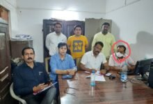 रंगे हाथों रिश्वत लेते पकड़े गए सहायक प्रबंधक, कियोस्क संचालक से मांगी घूस 10 WhatsApp Image 2022 03 14 at 20.04.18