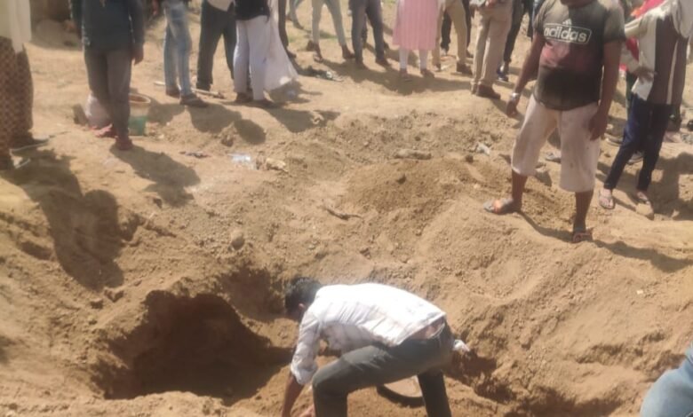 जबलपुर में गायब युवती का दफनाया शव : पिता के कहने पर निकाला गया 1 WhatsApp Image 2022 03 15 at 1.44.24 PM