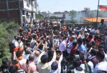 गोहलपुर में जमीन को लेकर दो पक्ष आमने-सामने : हजारों की भीड़ को देखते हुए पुलिस ने सम्हाला मोर्चा, दोनों पक्षों को दी जा रही समझाईश 11 WhatsApp Image 2022 03 15 at 12.30.53 PM