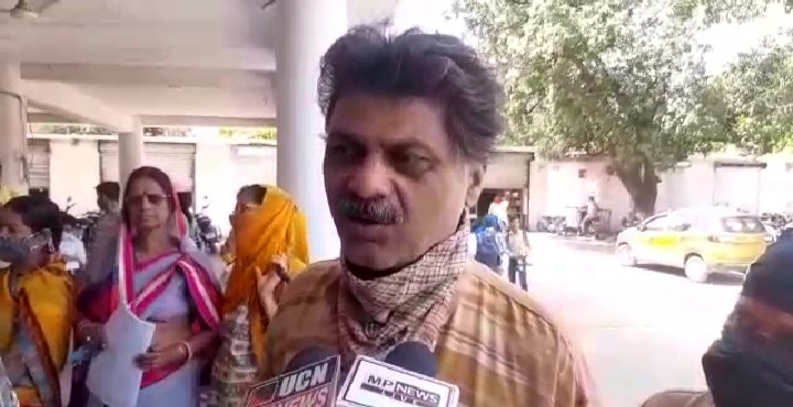 उधारी मांगी तो दुकान का डेढ़ लाख का माल भी कर दिया पार : पूर्व पार्षद ने कहा- धमका रहा है आरोपी, क्षेत्र का है पुराना बदमाश 1 WhatsApp Image 2022 03 22 at 2.36.42 PM