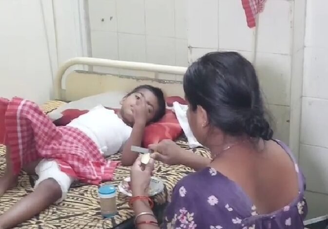 गर्मी में तड़प रहे बर्न वार्ड के मरीज, सभी एसी ठप्प : सीएम हेल्पलाइन से भी नहीं मिली हेल्प 1 WhatsApp Image 2022 03 24 at 12.46.06 PM