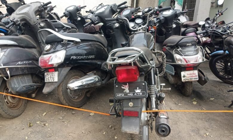 ओमती में 40 बाइक जब्त : सड़क पर मना रहे थे बर्थडे पार्टी, पुलिस को देखकर भागे 1 WhatsApp Image 2022 03 24 at 3.43.20 PM