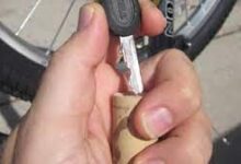 नकली चाबी लगाकर उड़ा दी बाइक : वाहन मालिक देखता ही रह गया, पुलिस खंगाल रही सीसीटीव्ही फुटेज 10 download 78