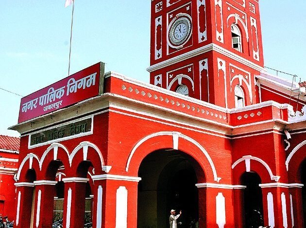 सभी उद्यानों में साफ-सफाई और उचित सिचाई करने अधिकारियों को निगमायुक्त के निर्देश* 1 nagar nigam jabalpur