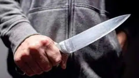 चायना चाकू लहराकर बदमाश को दबोचा : पुरानी बुराई को लेेकर देने जा रहा था वारदात 1 neighbors had to be given a lift the young man entered the house and attacked with a knife 1597171628