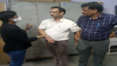 लोकायुक्त टीम ने जिला पंचायत के लेखाधिकारी को 15 हजार रुपये की रिश्वत लेते पकड़ा 9 01 04 2022 lokayukt