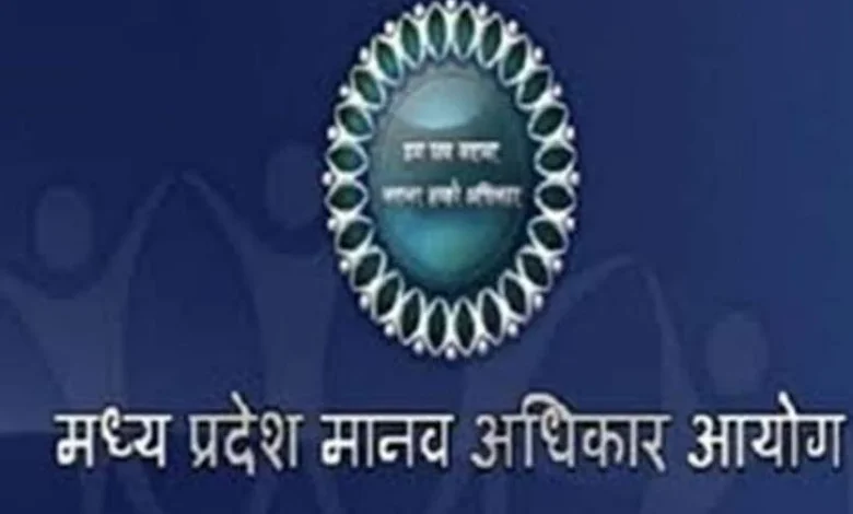 पत्रकार समेत 8 लोगों को अर्धनग्र करने का मामला : मानव अधिकार आयोग ने लिया संज्ञान, कहा - डीजीपी व आईजी रीवा एक सप्ताह में दें जवाब 1 1 1642772202