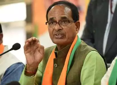 खरगोन में कर्फ्यू, मुख्यमंत्री की दो टूक : दंगाईयों की खैर नहीं , कोई भी दोषी बख्शा नहीं जायेगा, देंगे कठोरतम दंड 1 83975259