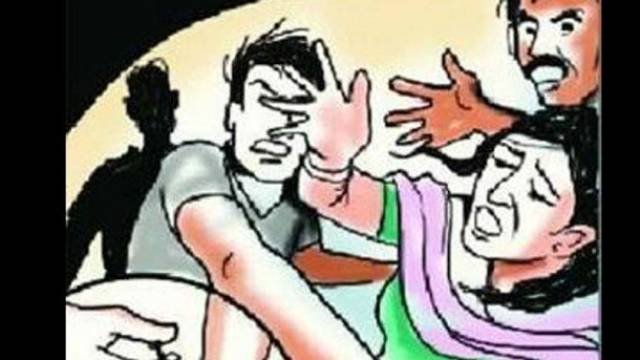 किशोरी से छेड़छाड़ कर शोहदे ने मरोड़ दिया हाथ: कहा- उसके तरफ क्यों नहीं दिया ध्यान, विरोध करने पर परिजनों को दी जान से मारने की धमकी 1 IMAGE 1556876003